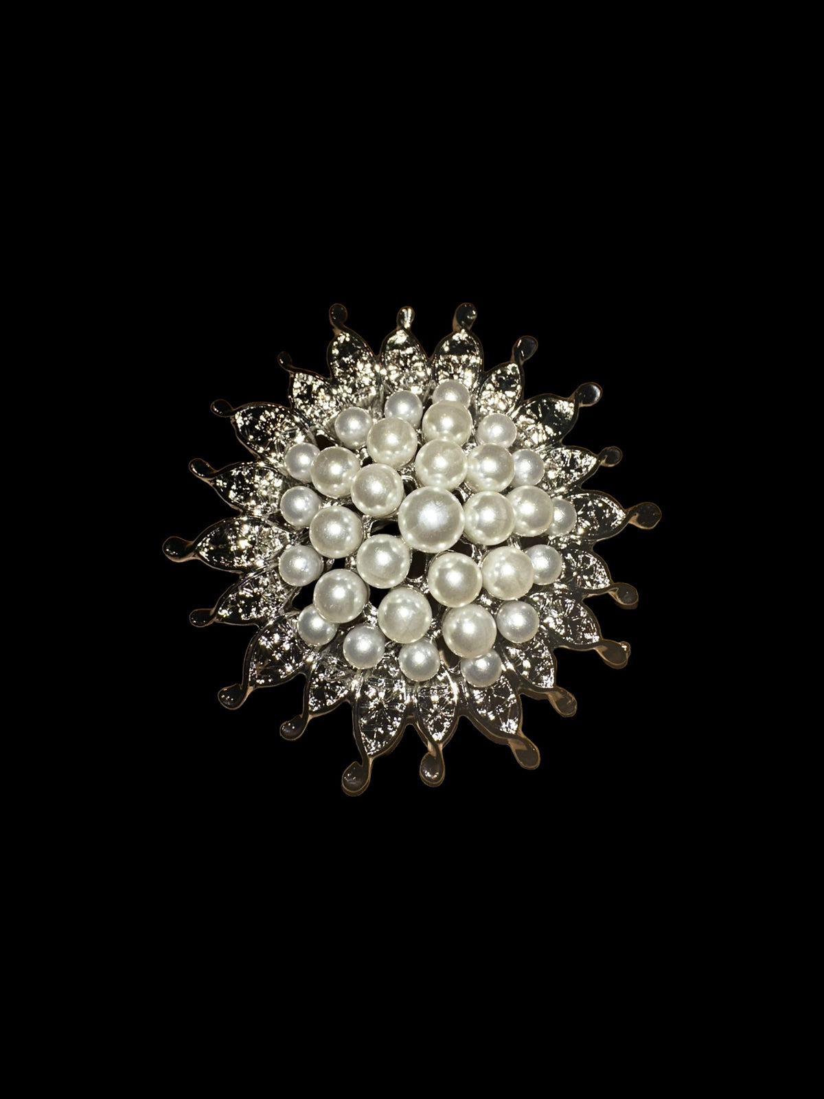 THE PEARL FLOWER BROOCHES